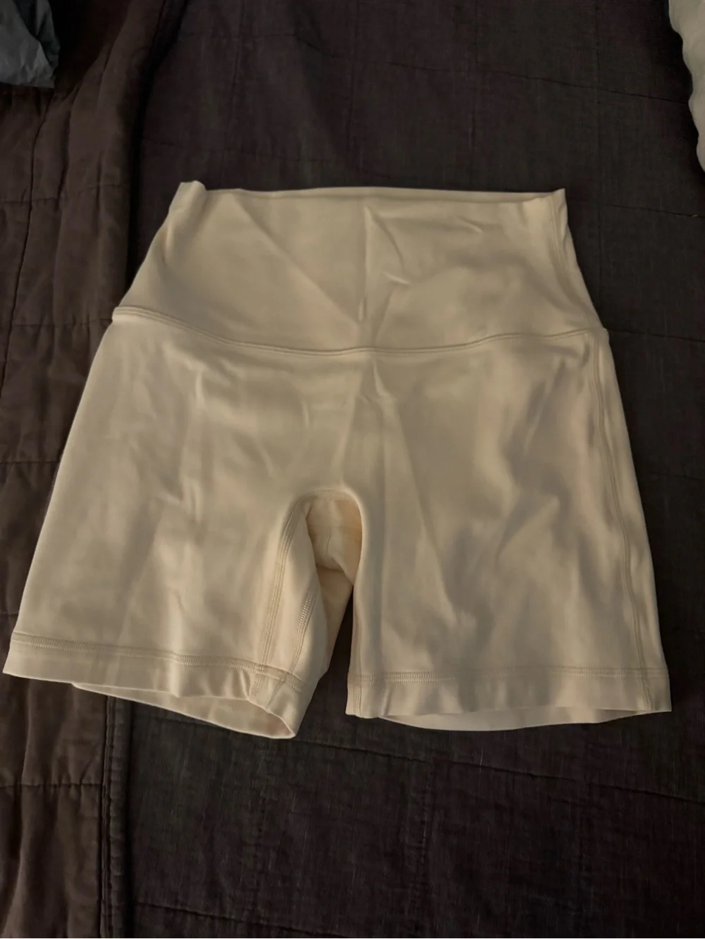 EUC Lululemon No Line Align Shorts 6”